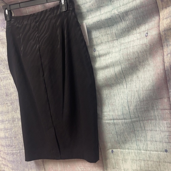Brand new Woman’s Nine West Pencil Skirt. Size 6. - Picture 12 of 16